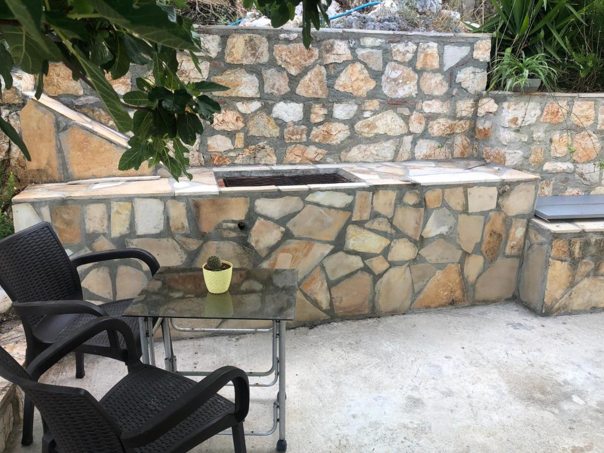 Erika'S House Daire Lukovë Dış mekan fotoğraf